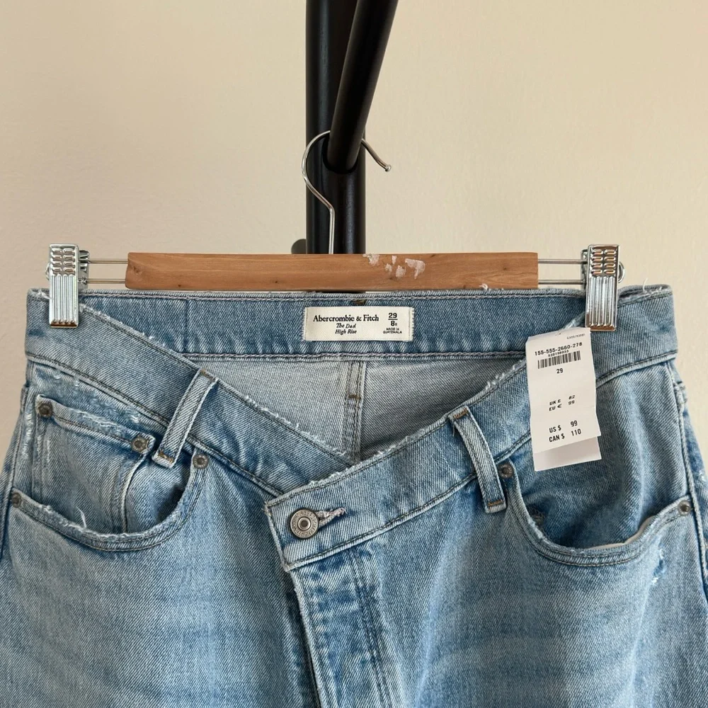 NWT Abercrombie & Fitch Women's The Dad High Rise Jeans Size 29/ 8R - Picture 4 of 7